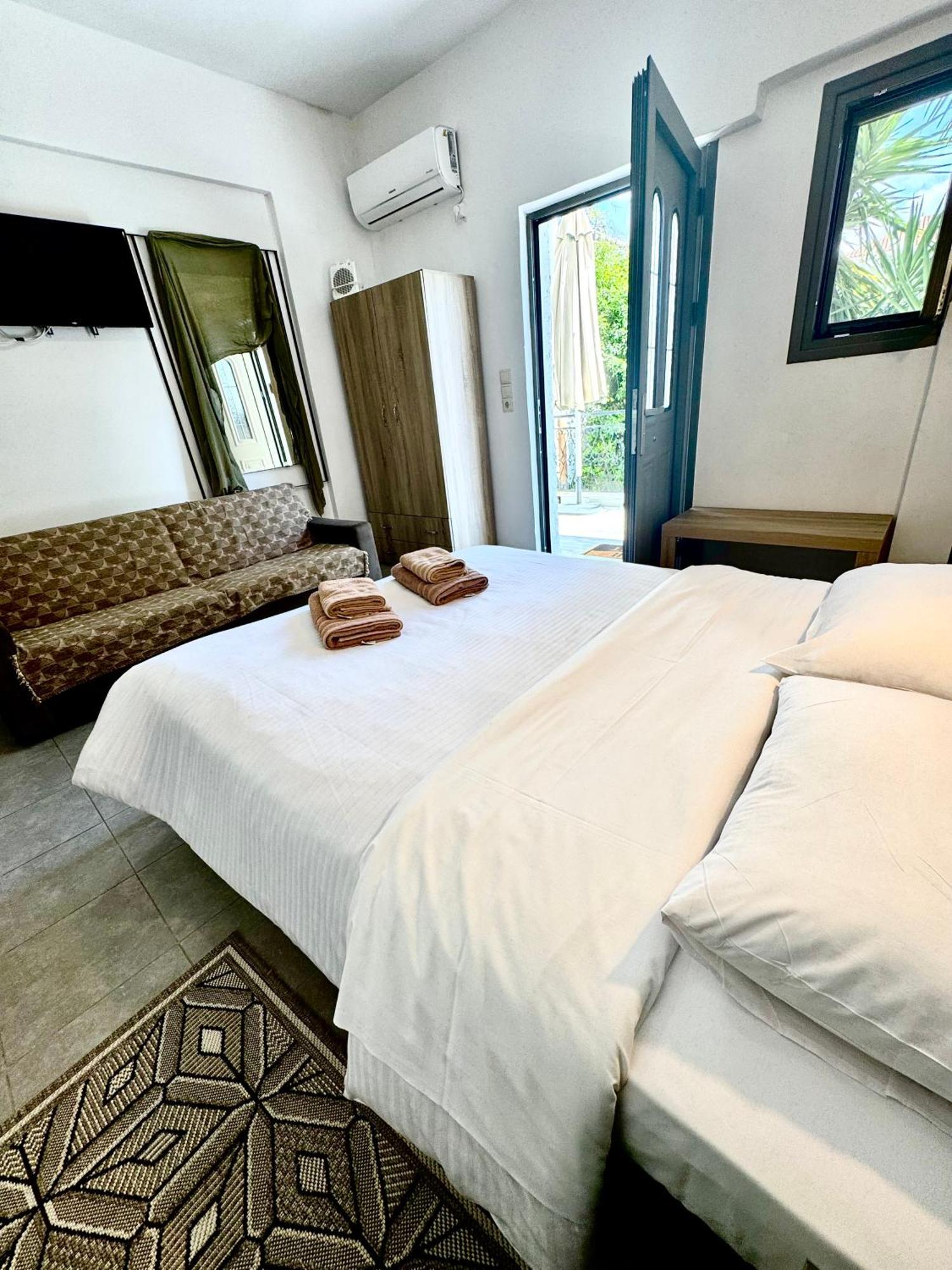 Mani Spot Hotel Areopoli Eksteriør billede