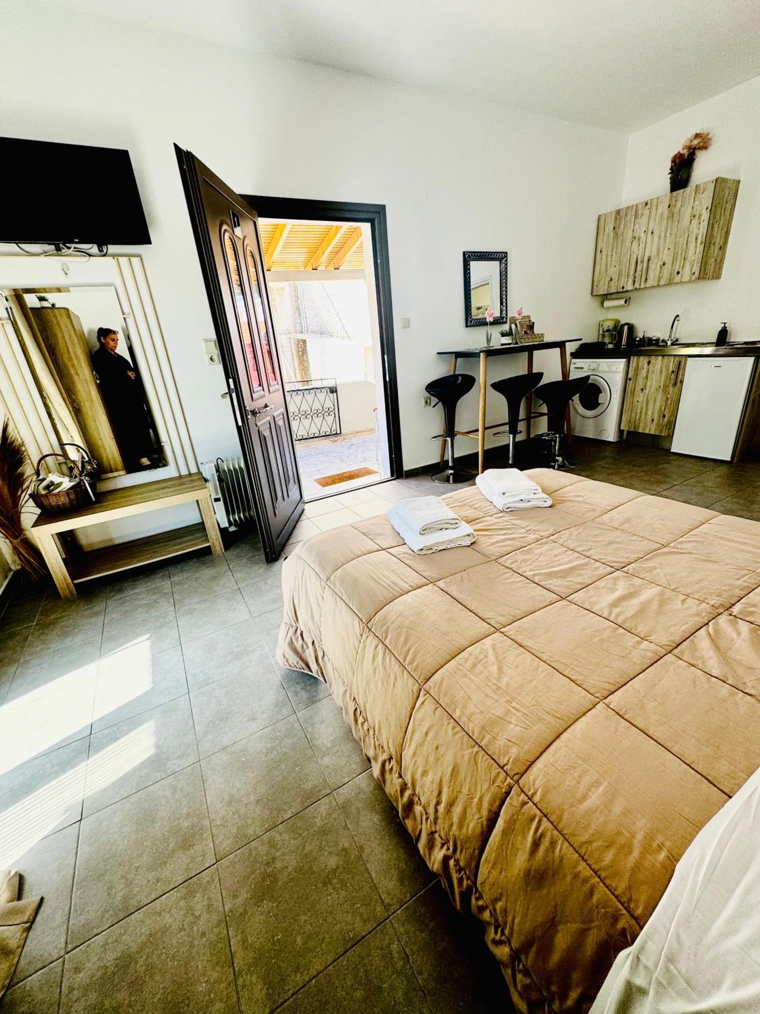 Mani Spot Hotel Areopoli Eksteriør billede