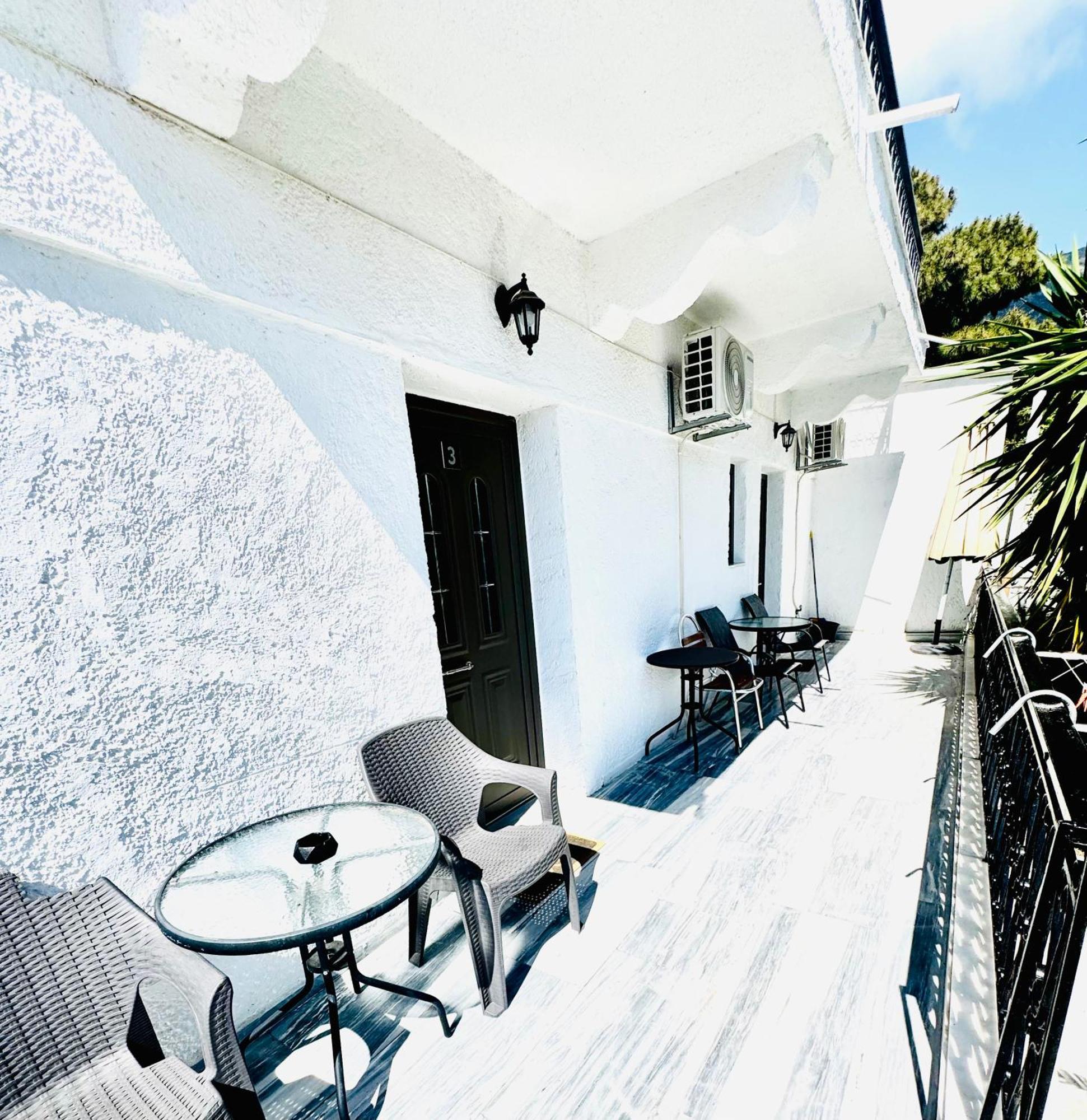 Mani Spot Hotel Areopoli Eksteriør billede