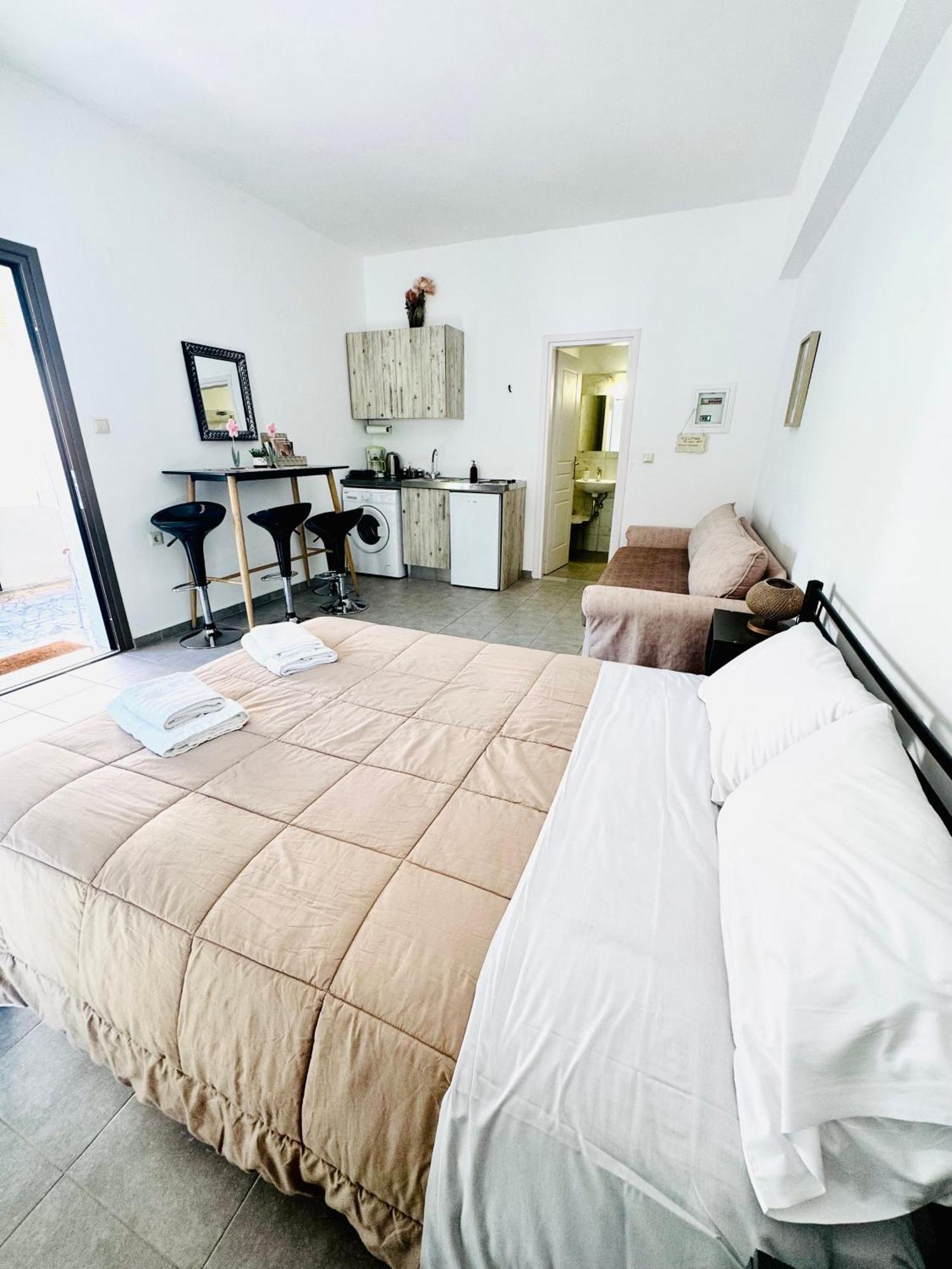 Mani Spot Hotel Areopoli Eksteriør billede